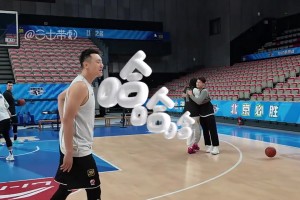 赛前踩场，晓川欢乐询问杨导：二哥打不打，让我跟二哥打一打呗？